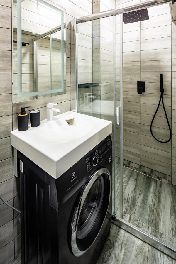Stylish Apartment In The Center Lviv Ngoại thất bức ảnh