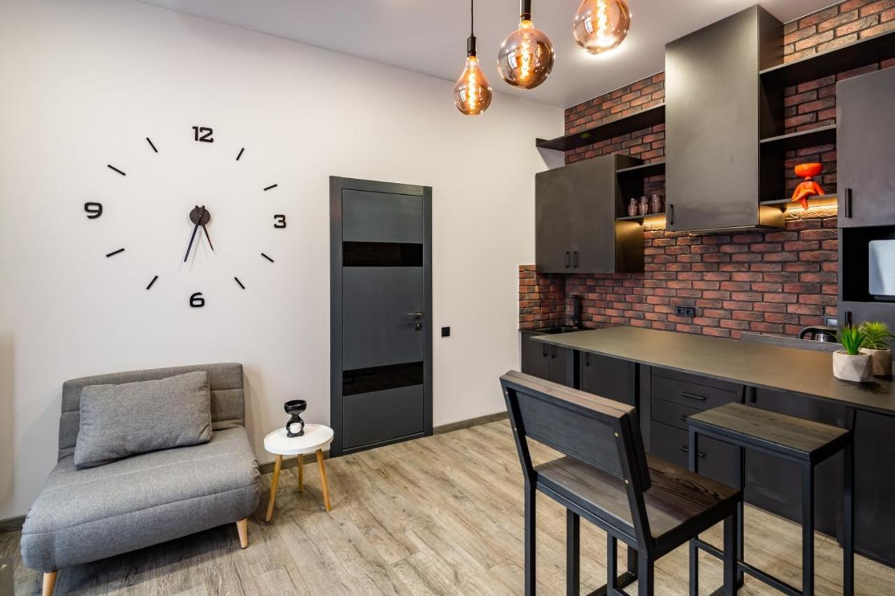 Stylish Apartment In The Center Lviv Ngoại thất bức ảnh